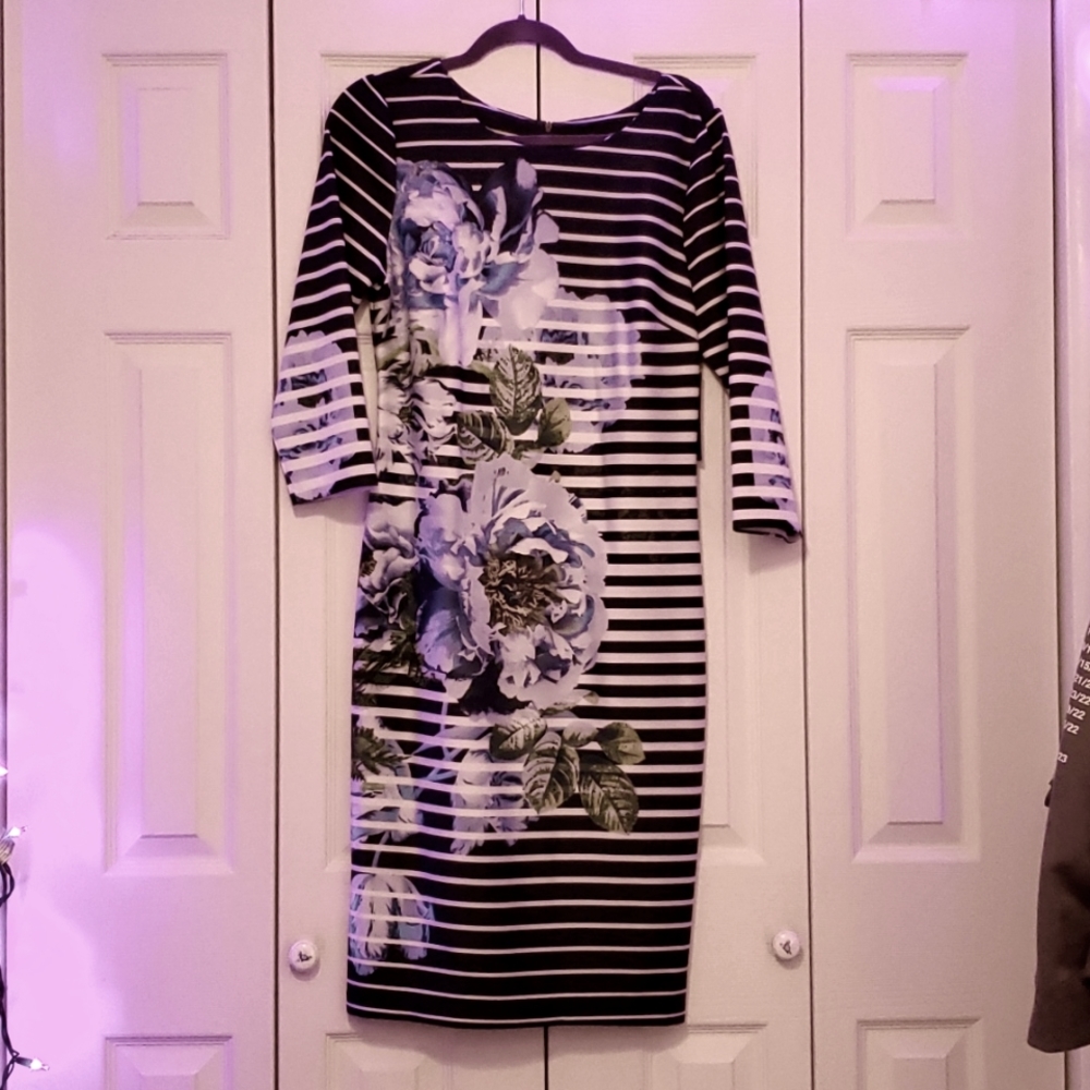 Long sleeve ny and Co blue floral dress size medium NWT